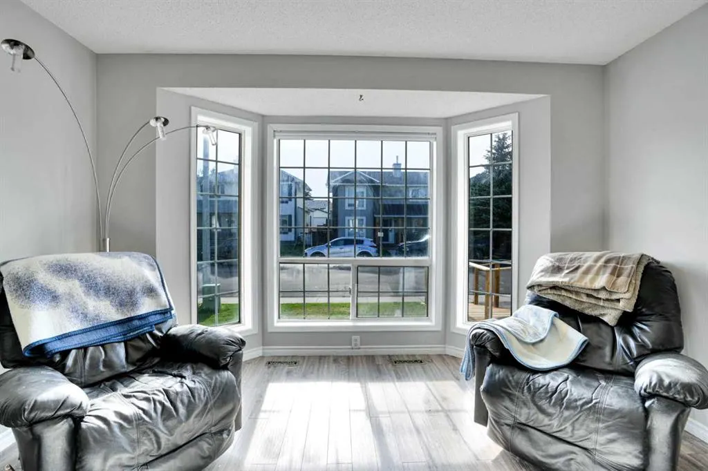 8 Woodside Circle NW