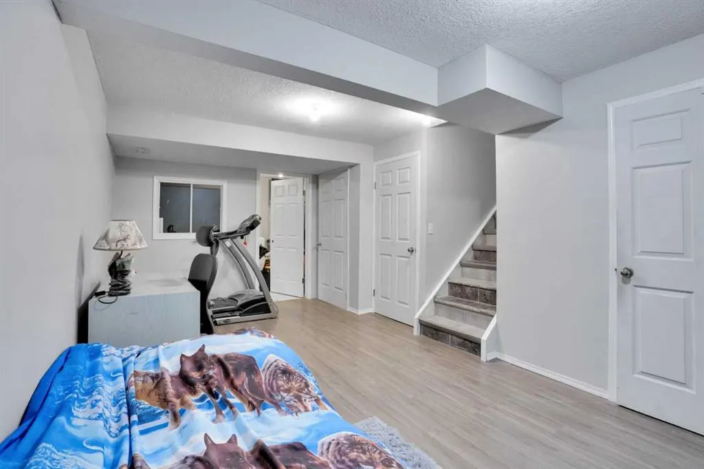 8 Woodside Circle NW