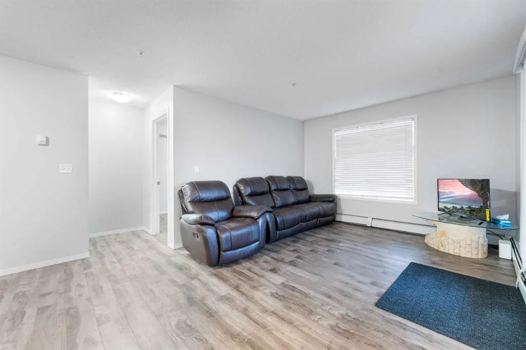 15 Saddlestone Way NE, #102