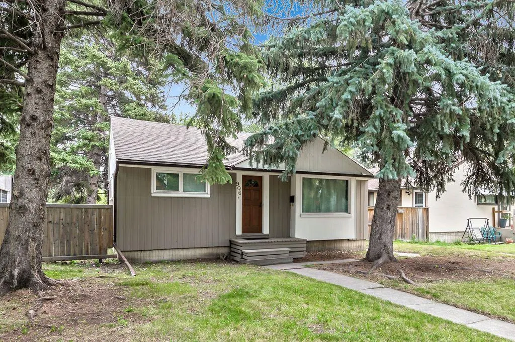 906 Rundle Crescent NE