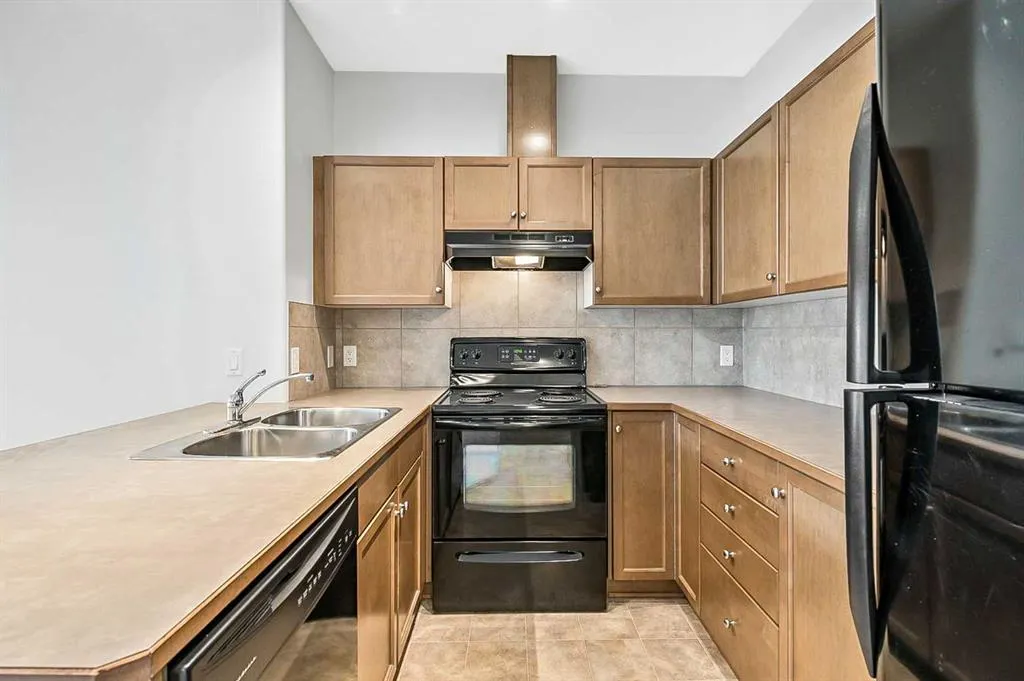 92 Crystal Shores Road, #3415