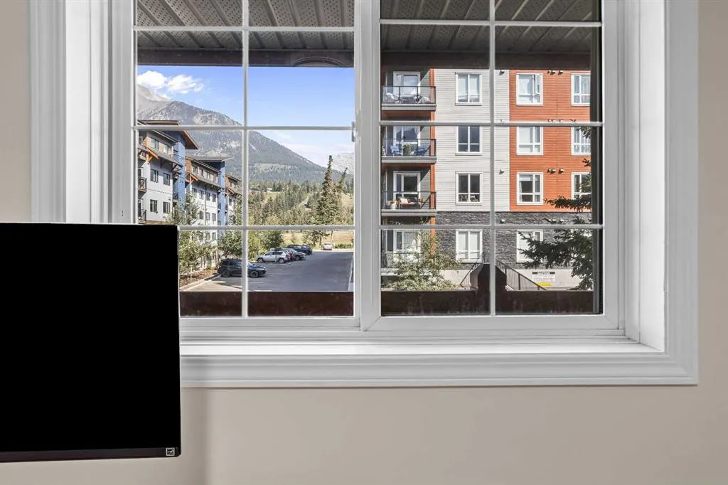 112 Kananaskis Way, #202