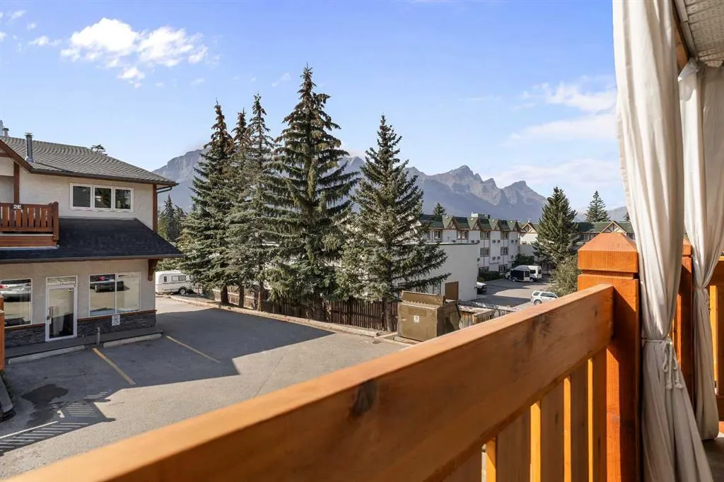 112 Kananaskis Way, #202