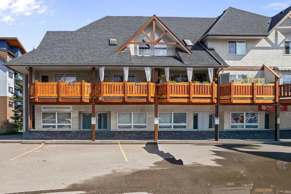 112 Kananaskis Way, #202