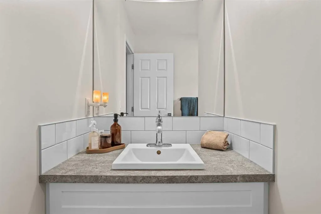 112 Kananaskis Way, #202
