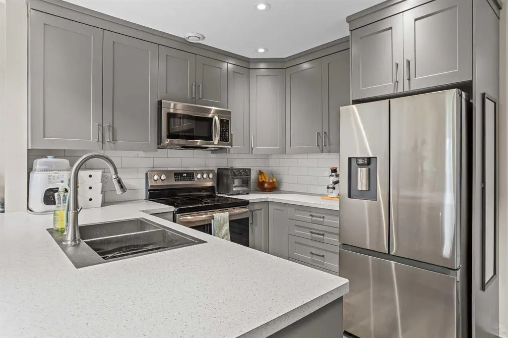 112 Kananaskis Way, #202