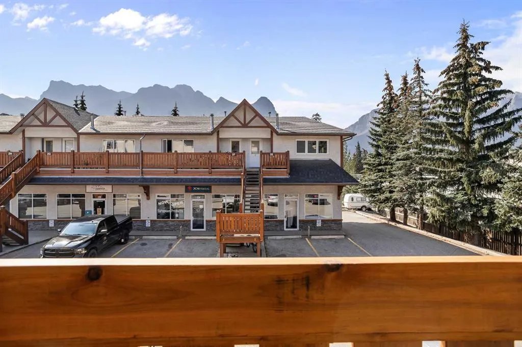112 Kananaskis Way, #202