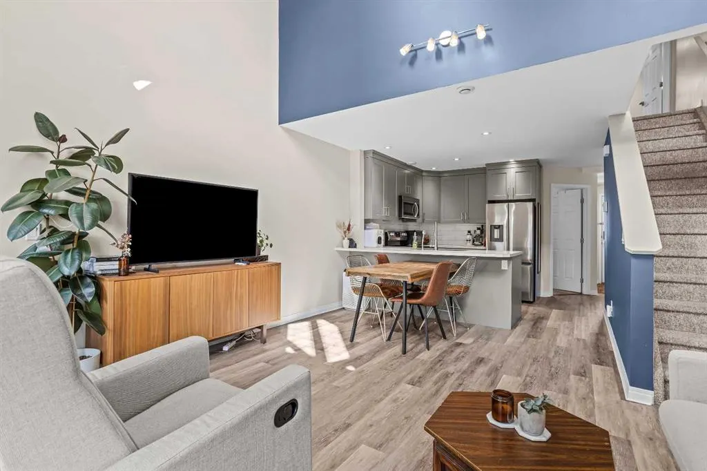 112 Kananaskis Way, #202