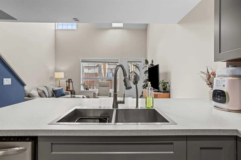 112 Kananaskis Way, #202