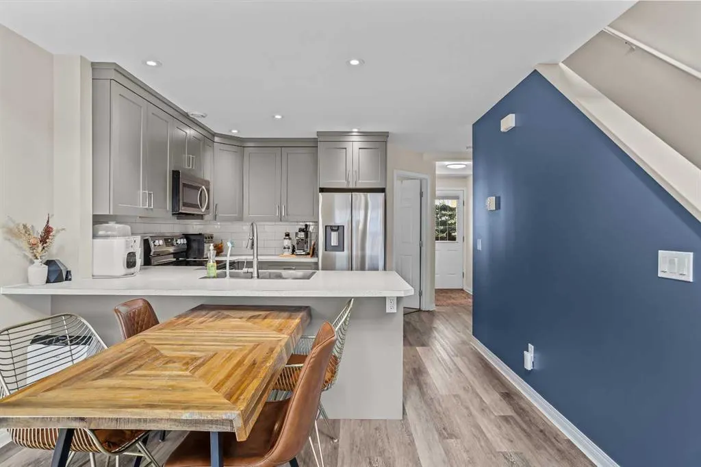 112 Kananaskis Way, #202