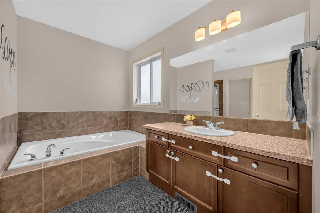 126 Kincora Glen Mews NW