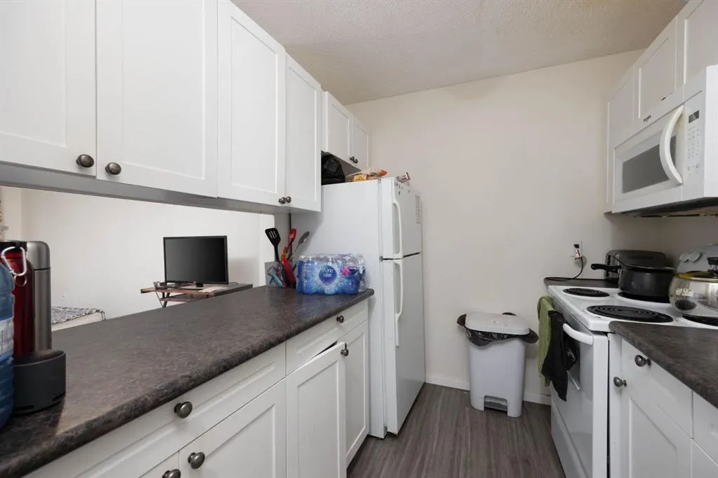 14921 Macdonald Drive, #211
