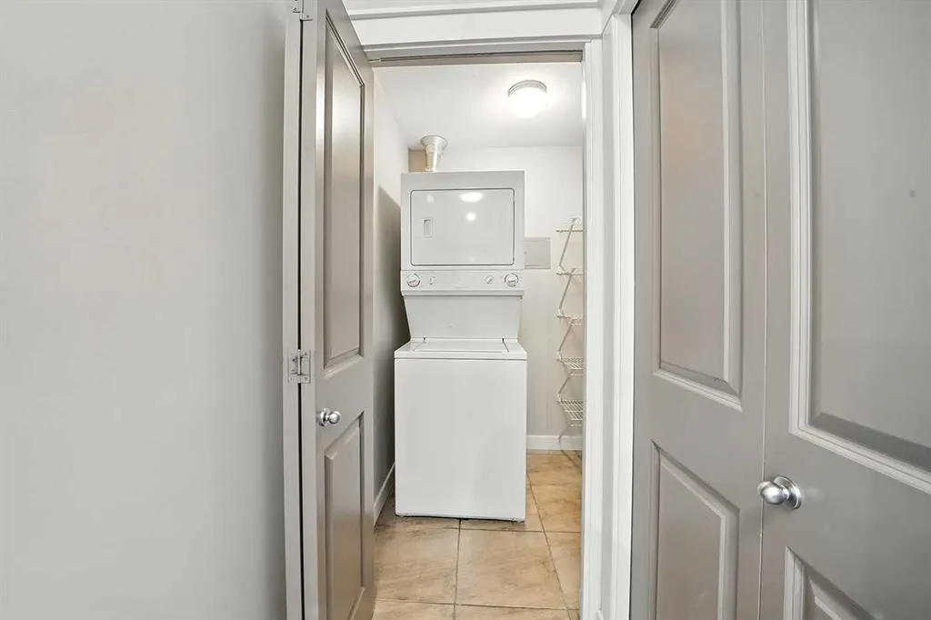 100 Lakeway Boulevard, #218