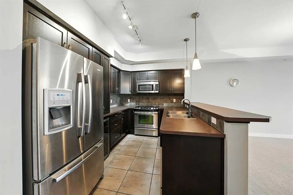 100 Lakeway Boulevard, #218