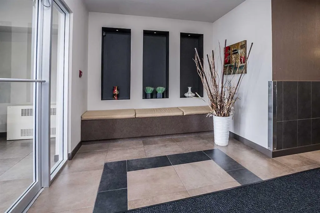 100 Lakeway Boulevard, #218
