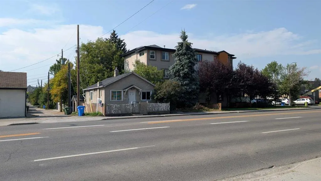 1509 Edmonton Trail NE