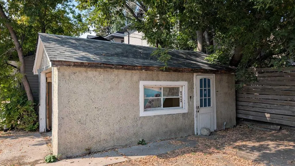 1509 Edmonton Trail NE