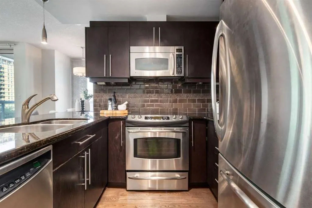 817 15 Avenue SW, #500