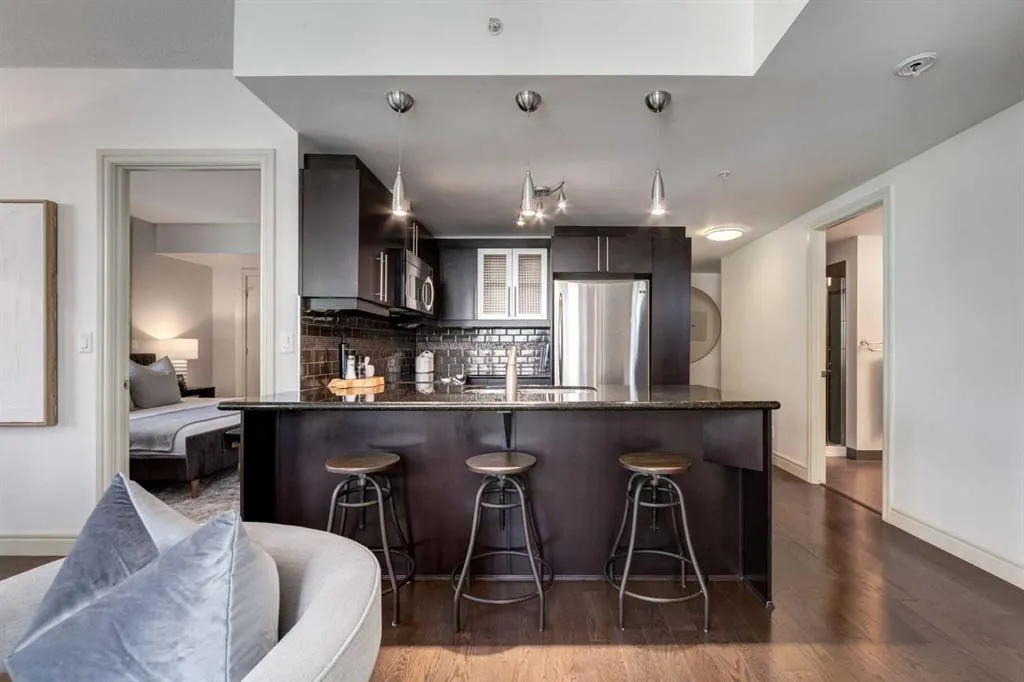 817 15 Avenue SW, #500
