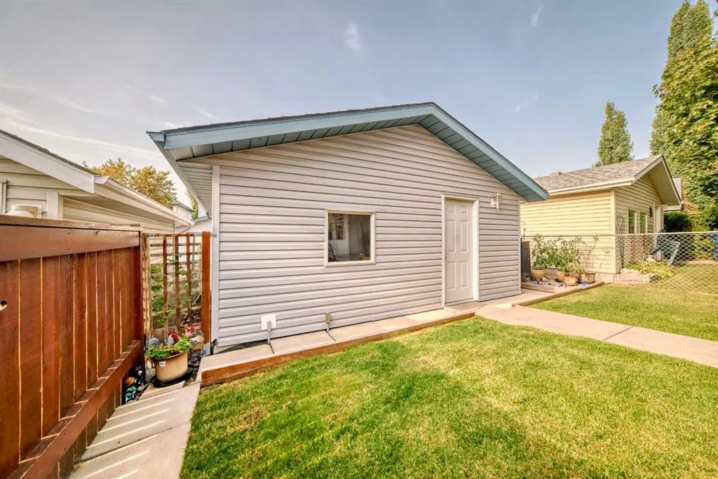 173 Arbour Grove Close NW