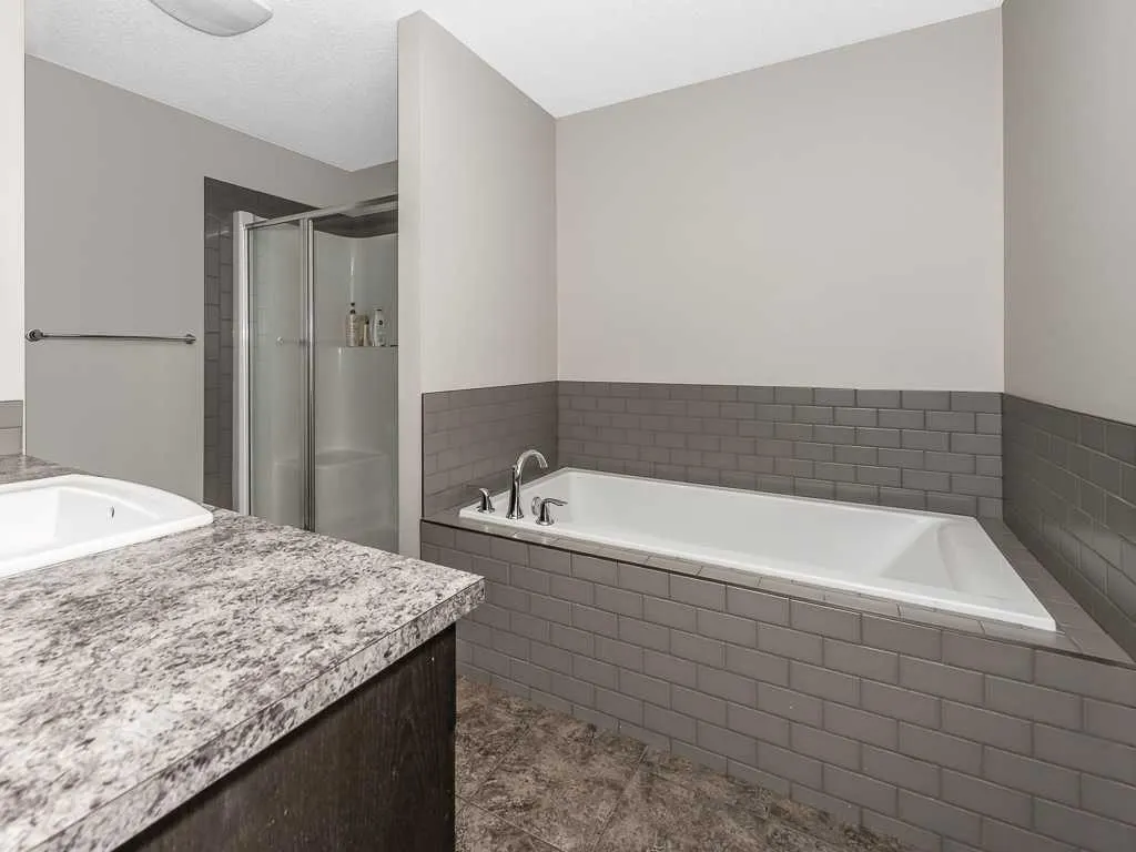 123 Mahogany Grove SE
