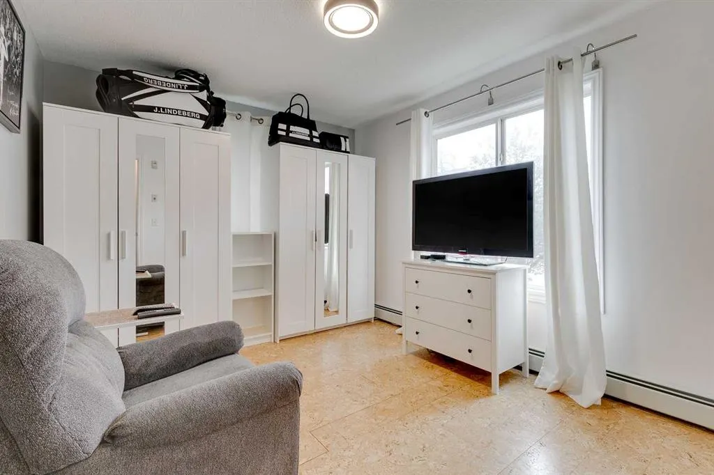 1110 17 Street SW, #101