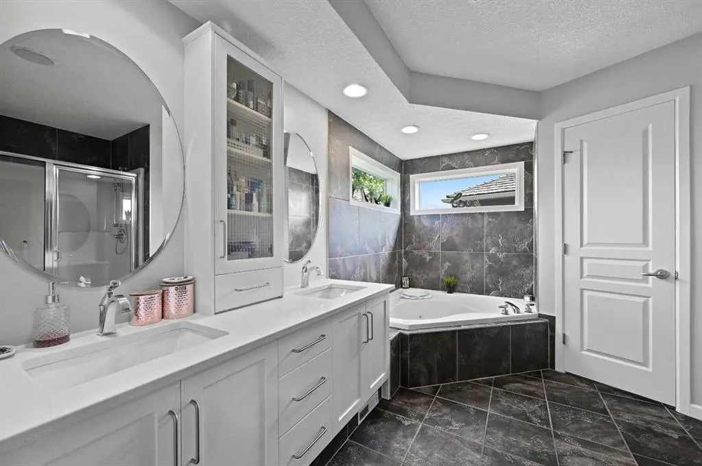 95 Panorama Hills View NW