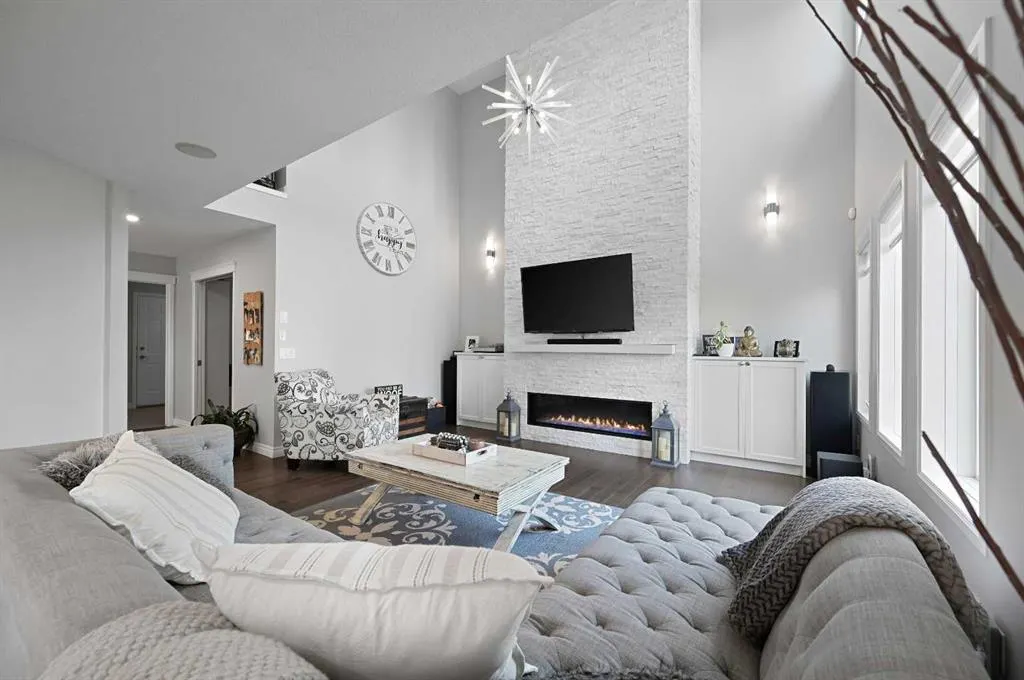 95 Panorama Hills View NW
