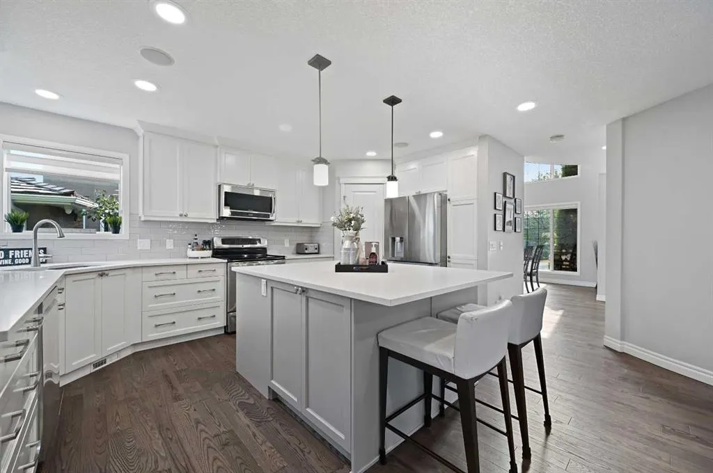95 Panorama Hills View NW