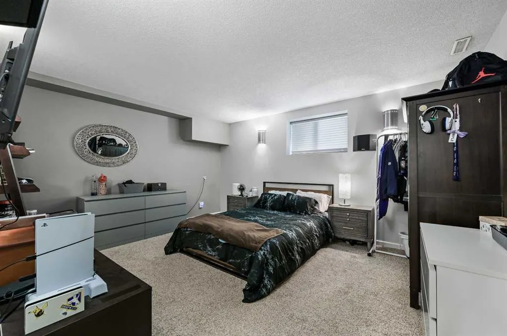 95 Panorama Hills View NW