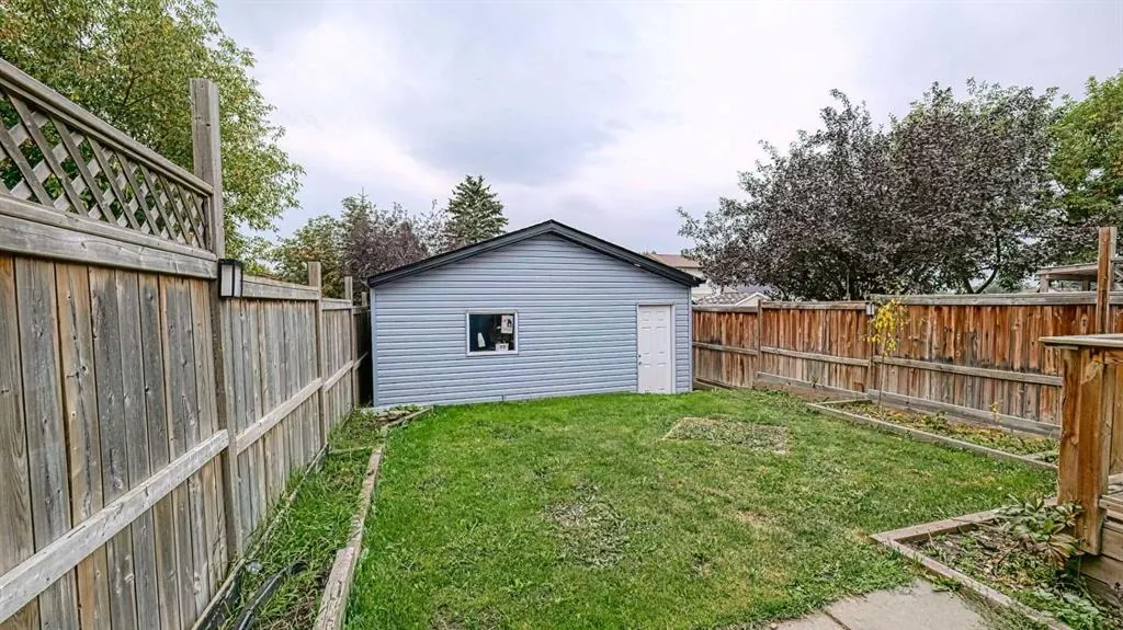 559 Abinger Road NE
