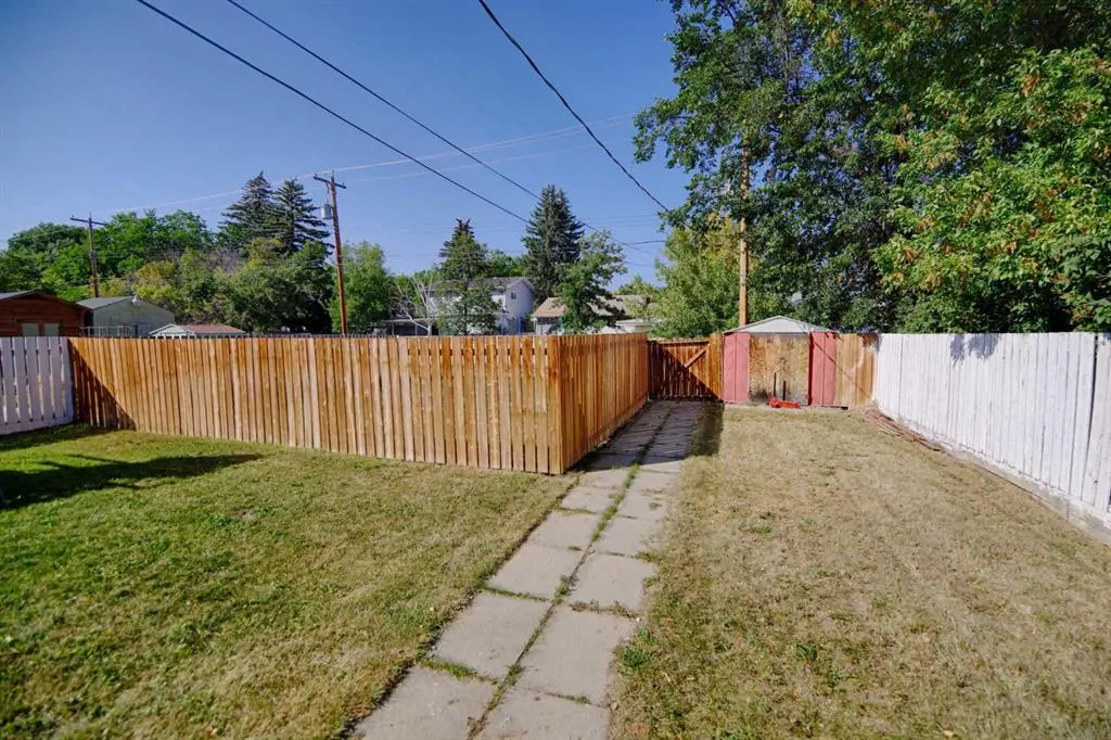 4925 52 Ave