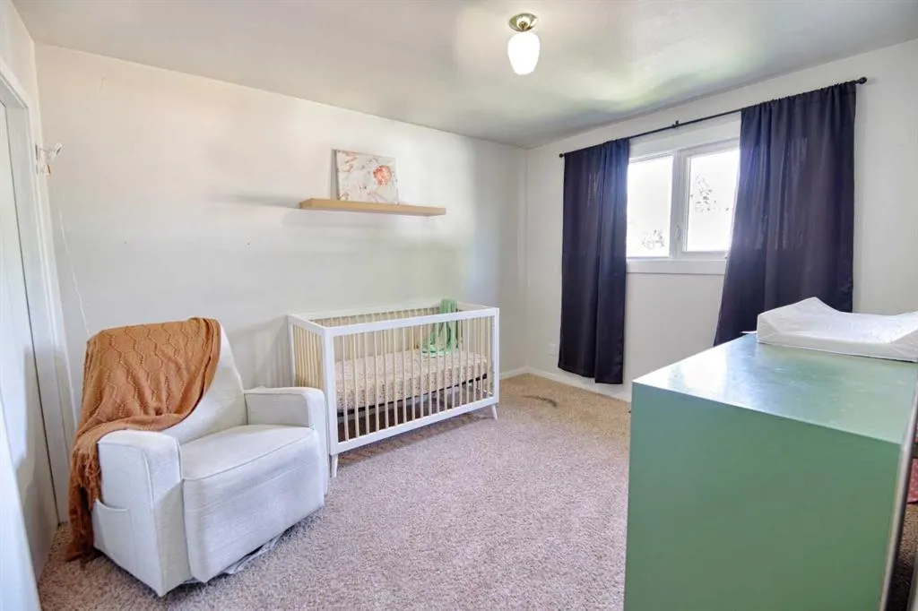4925 52 Ave