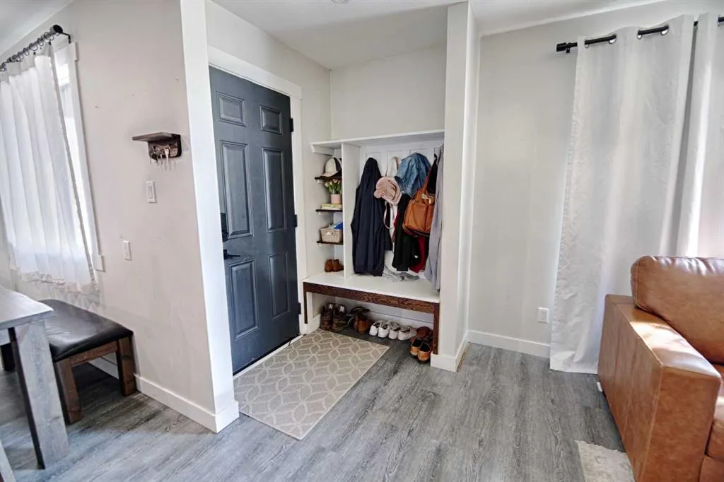 4925 52 Ave