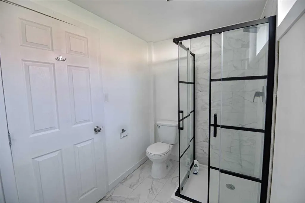 4925 52 Ave