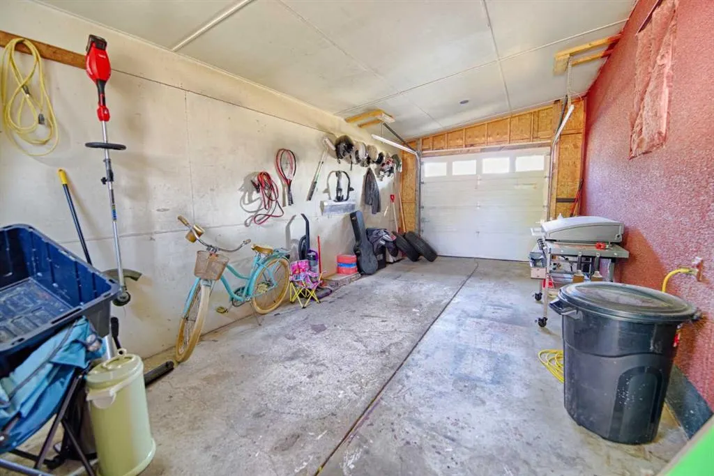4925 52 Ave