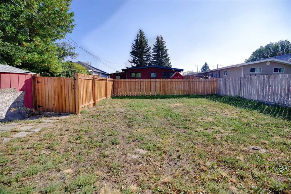 4925 52 Ave