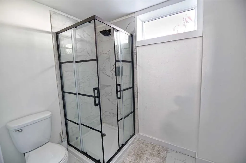 4925 52 Ave
