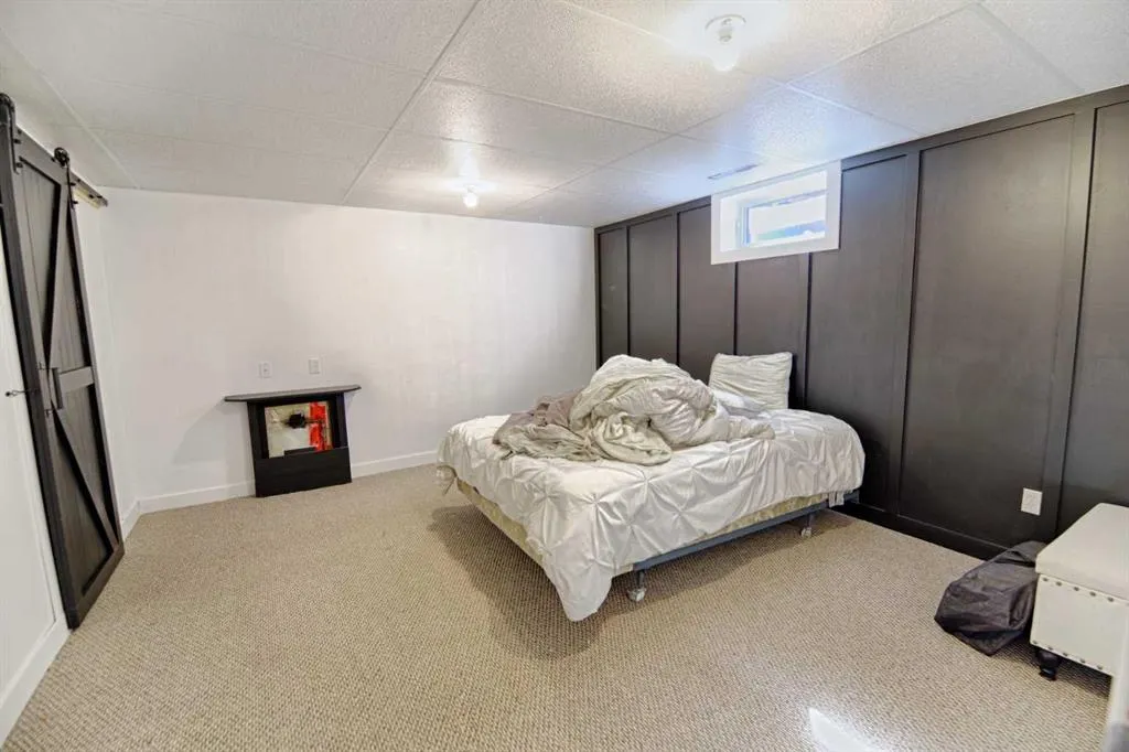 4925 52 Ave