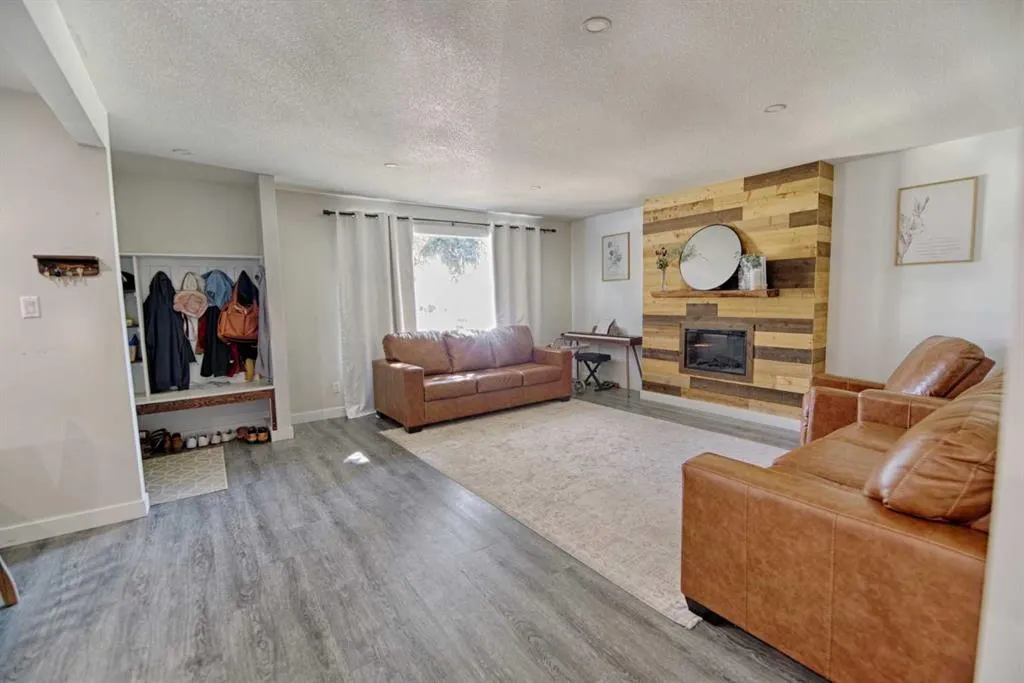 4925 52 Ave