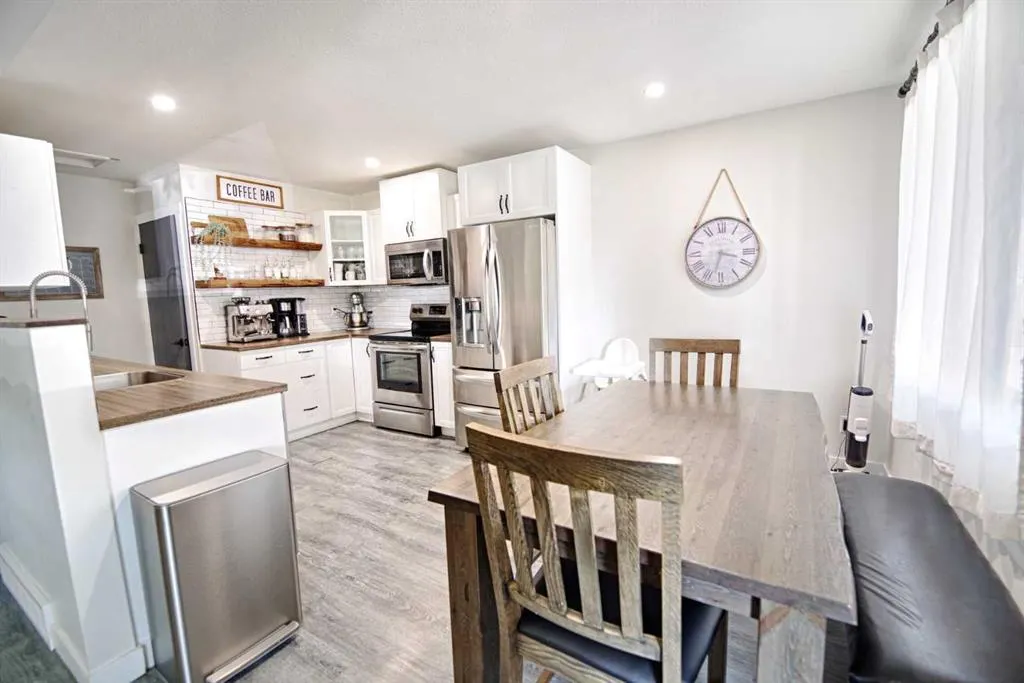4925 52 Ave