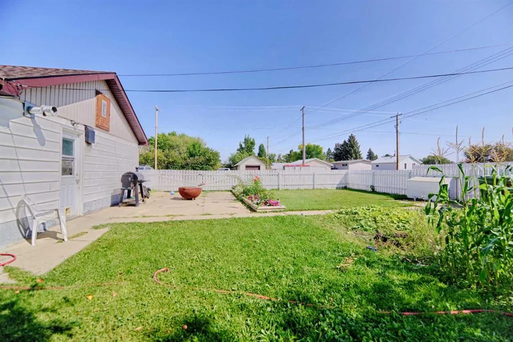 5064 42 Avenue