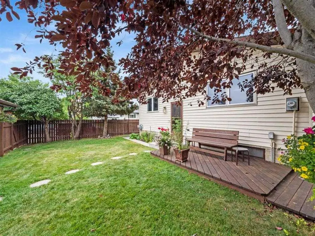 115 Whitman Place NE