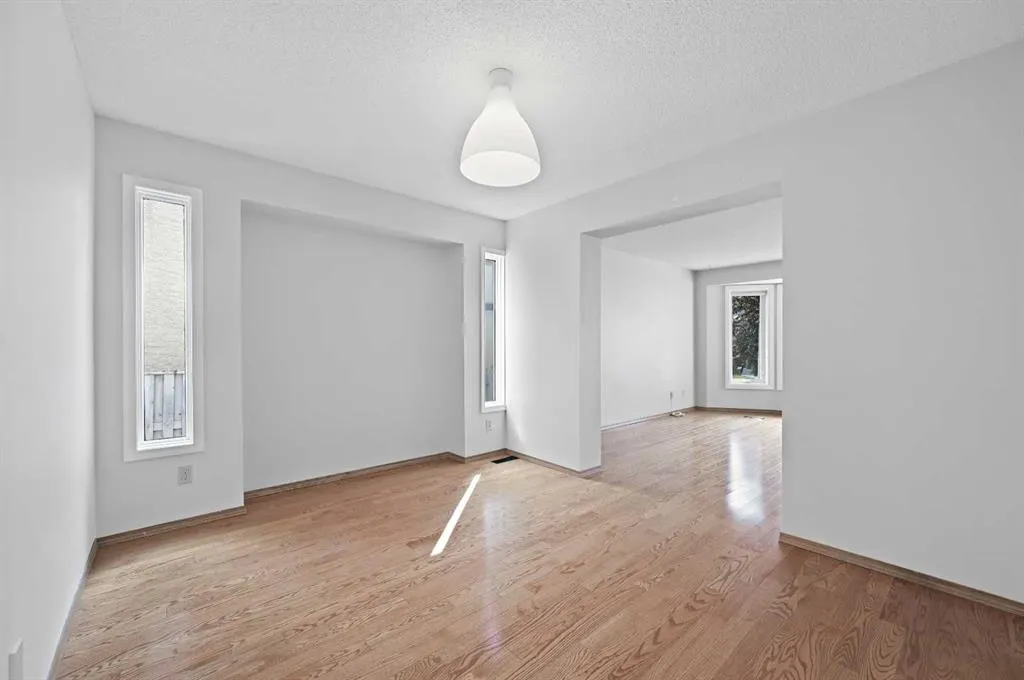 8 Edgeridge Way NW