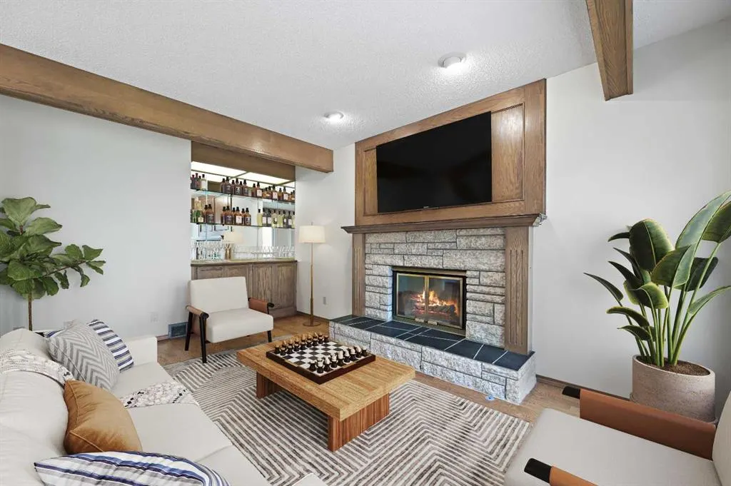 8 Edgeridge Way NW