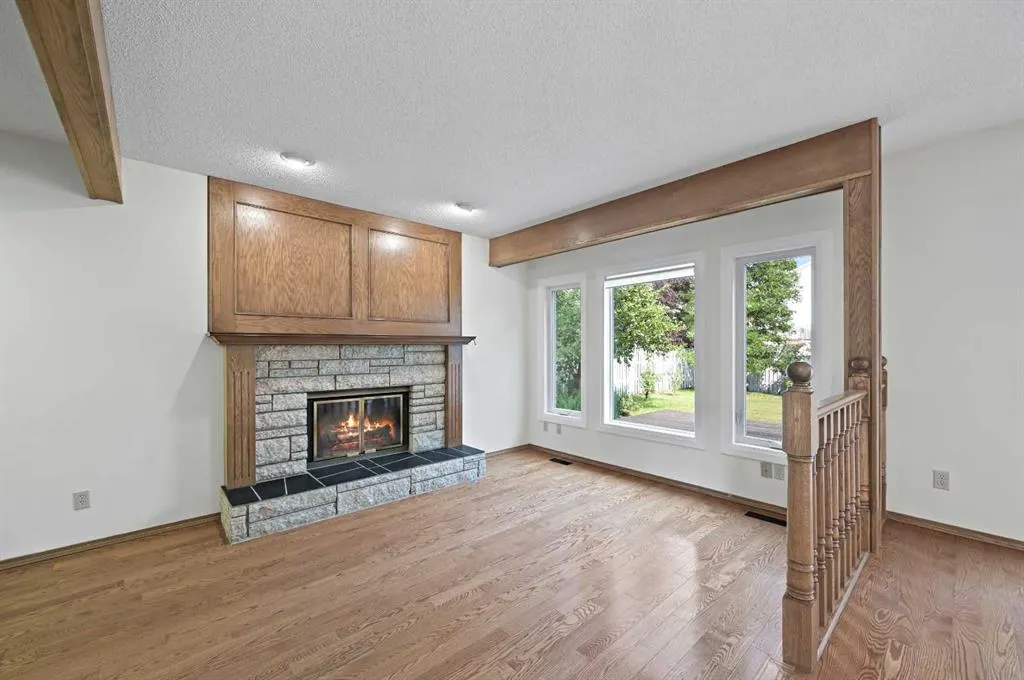 8 Edgeridge Way NW