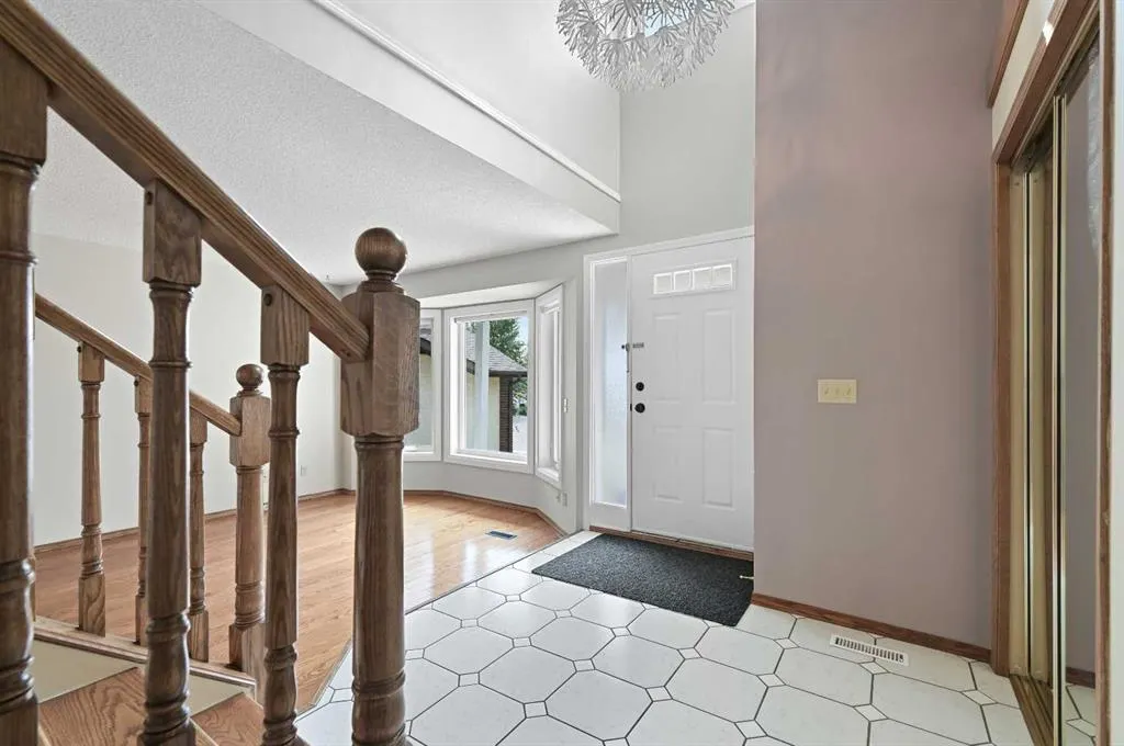 8 Edgeridge Way NW