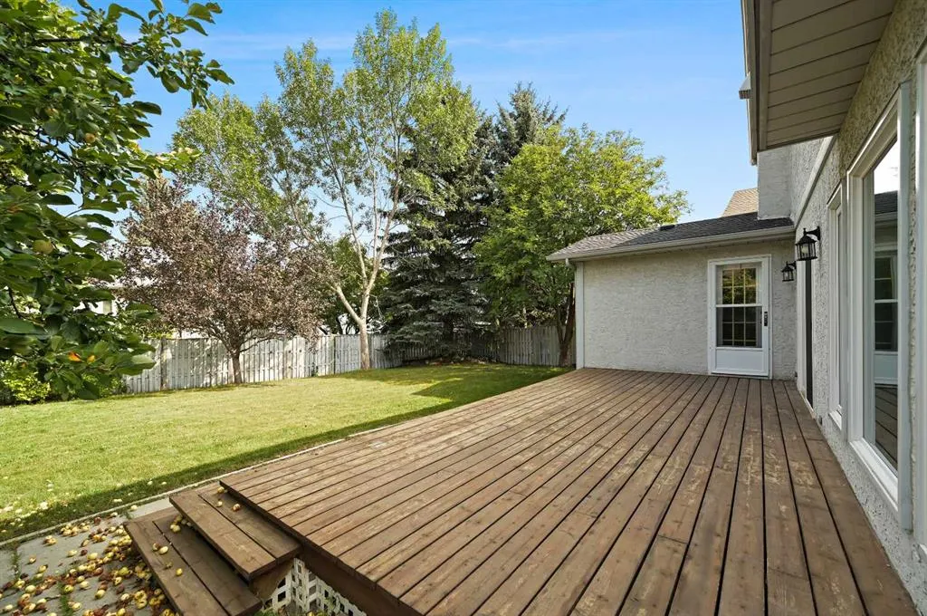 8 Edgeridge Way NW