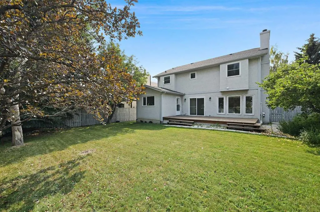 8 Edgeridge Way NW