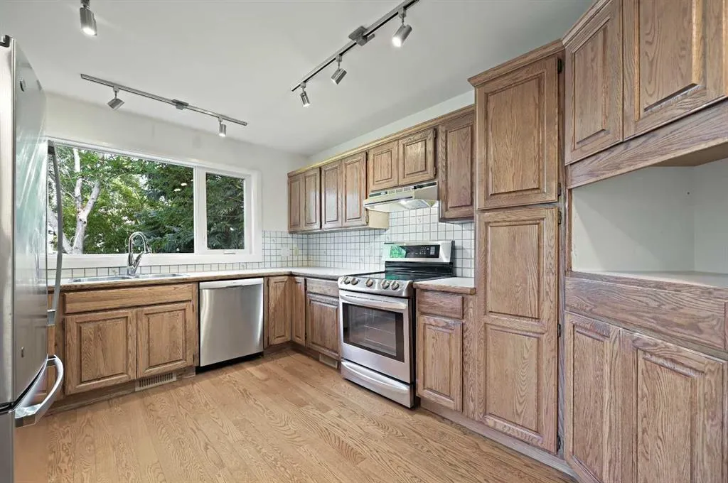 8 Edgeridge Way NW
